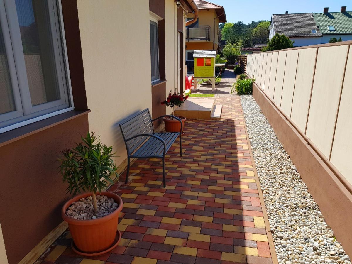 Napsugar Villa B Siofok Ngoại thất bức ảnh